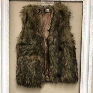 Divided H &M faux fur vest